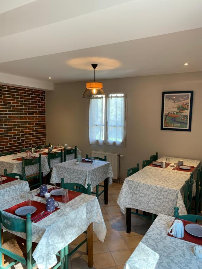 Logis-Hotel Restaurant Auberge Les Vallees Du Perche Vicheres Exterior photo