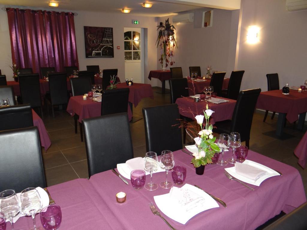 Logis-Hotel Restaurant Auberge Les Vallees Du Perche Vicheres Exterior photo